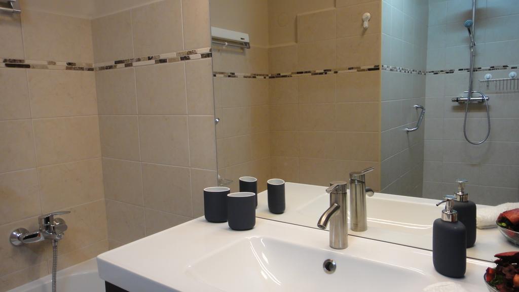 Mgtels Apartman - With Private Parking Budapest Exterior foto
